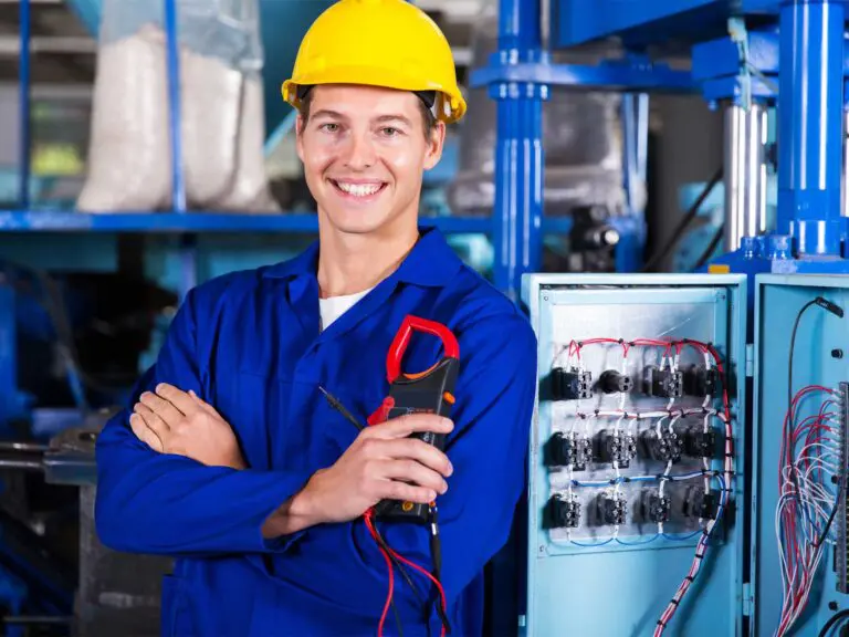 New electrical graduates in Québec? Get your CRCA certification quickly.